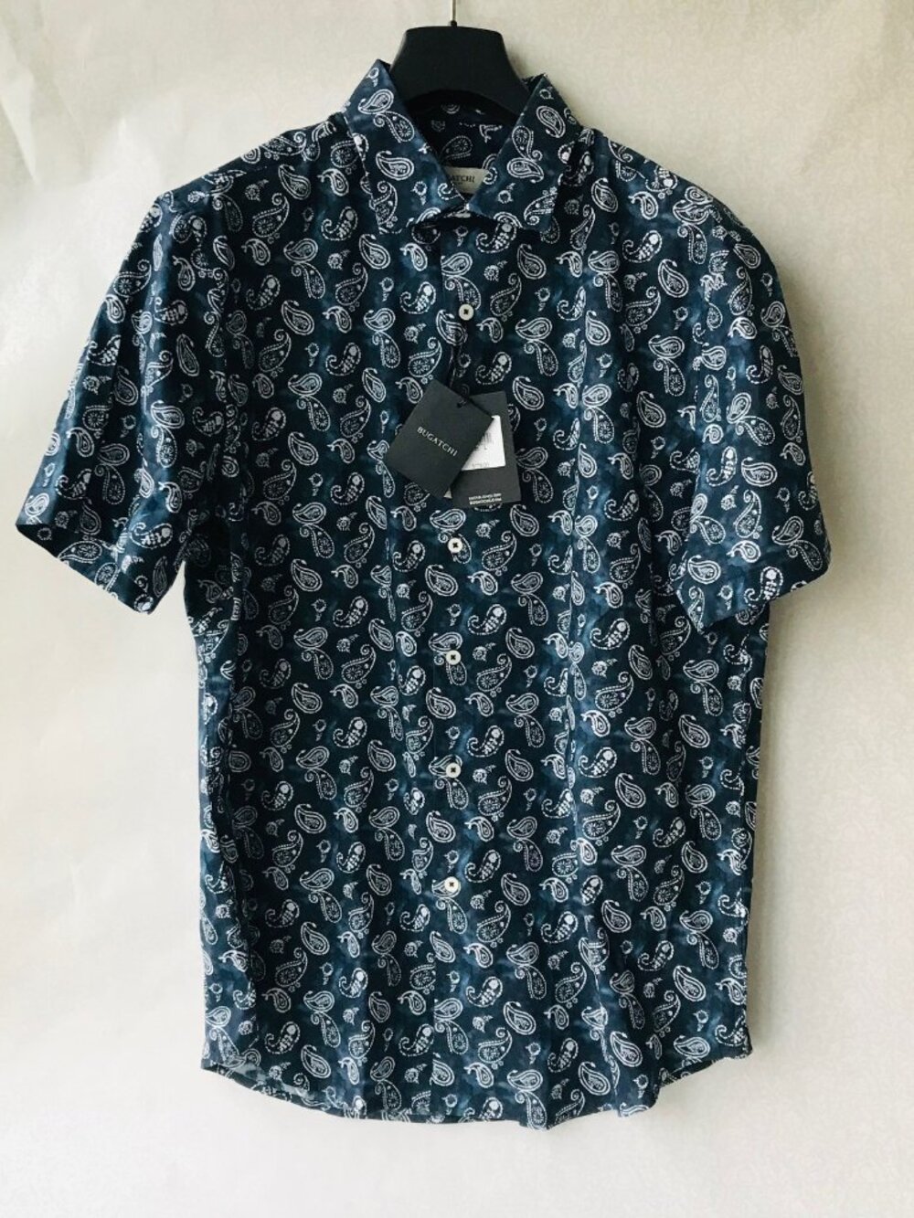 Bugatchi Short Sleeve Shirt Button Up Shaped Fit Italian fabric Soft Touch